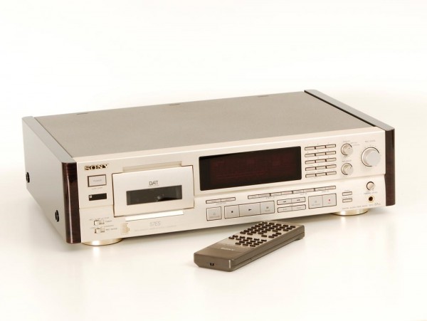 Sony DTC-57 ES champagner