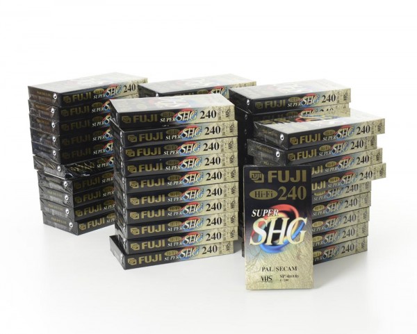 Konvolut mit 50 Stück neuen Fuji SHG E-240 Videokassetten
