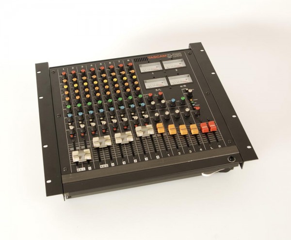 Tascam M-208 Mischpult Mixer analog