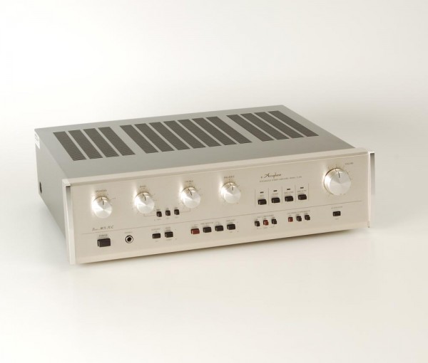 Accuphase E-204