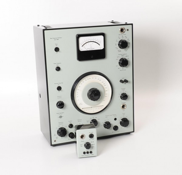 Brüel &amp; Kjaer Type 1022 Beat Frequency Oscillator + TI-0001