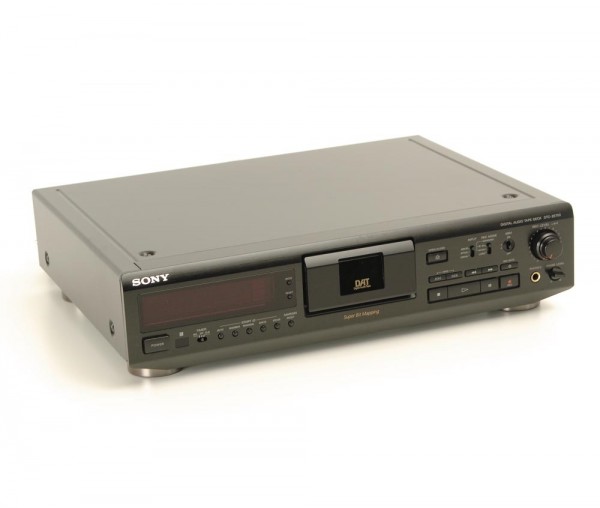 Sony DTC-ZE 700