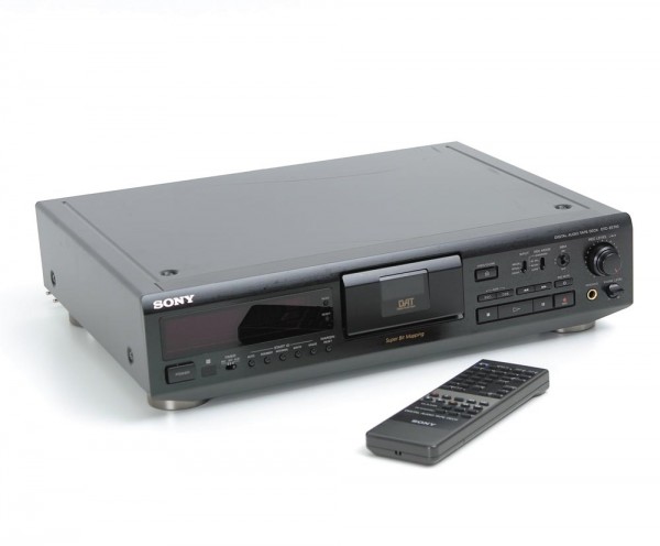 Sony DTC-ZE 700