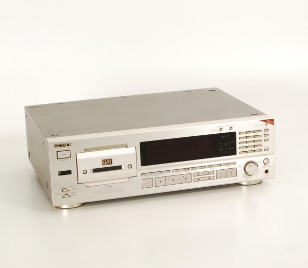 Sony DTC-77 ES champagner