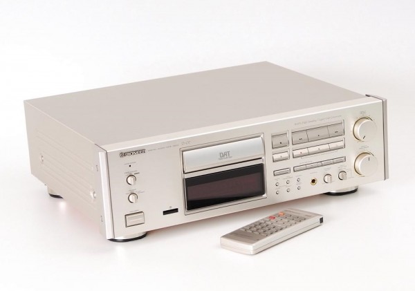 Pioneer D   DAT Machines   Recording Separates   Audio Devices