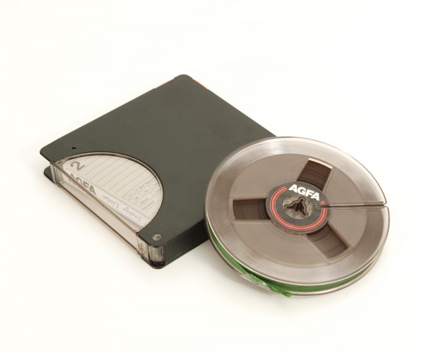 Agfa 13er DIN Tonbandspule Kunststoff mit Band + Archivbox