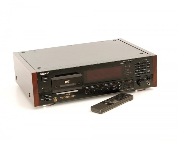 Sony DTC-77 ES